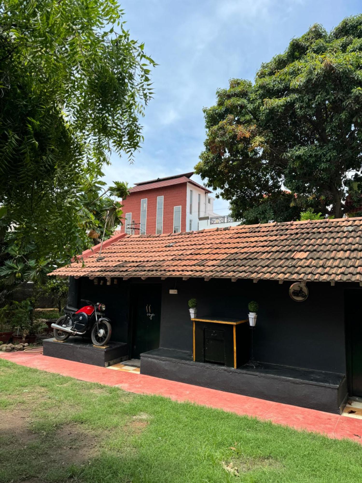 The Lazy Palm Shack Hotel โคอิมบาทอร์ ภายนอก รูปภาพ
